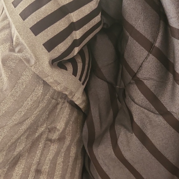 ex long reversible comforter. 100%Brushed Microfiber cover 100% polyester filled - Picture 1 of 4